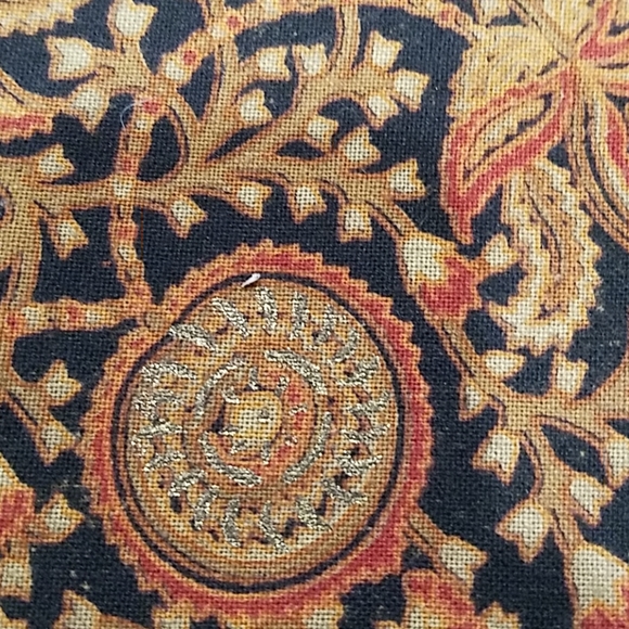 NWOT Crate & Barrel Table Runner - Picture 5 of 5